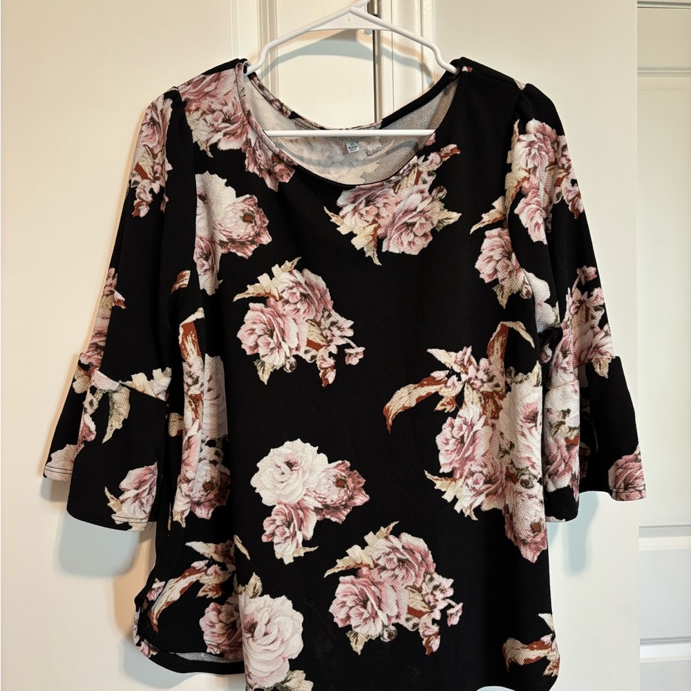 Green Envelope Black Floral Ruffle-Sleeve Blouse with Pink Roses